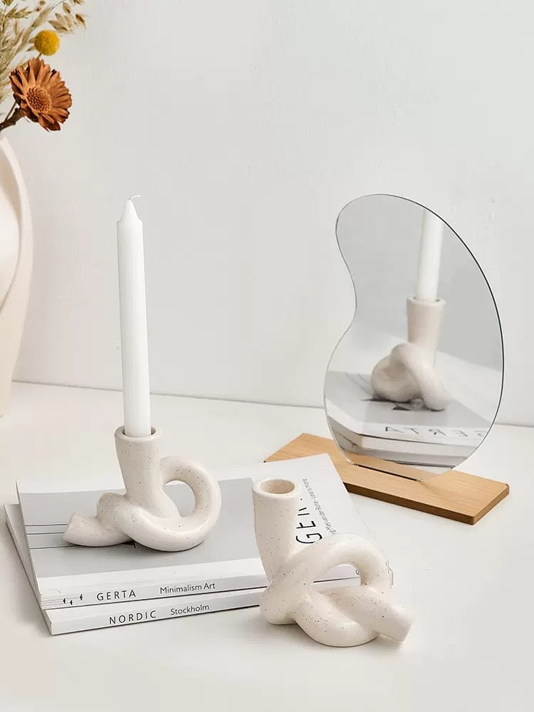 Serpentine candle holder